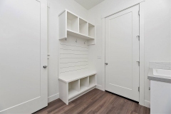 Mud-Bench-in-Laundry